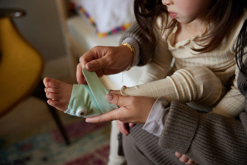 Co wyróżnia inteligentną skarpetkę dla dzieci Owlet Dream Sock